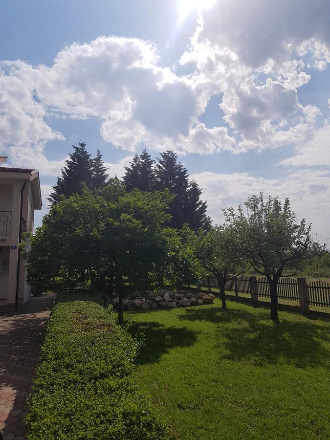 Guest House Kravica Liyubuşka Dış mekan fotoğraf